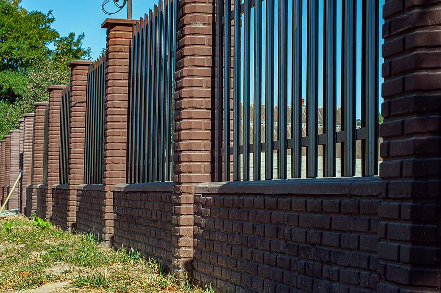 Trendy v oplotení 2026: ktoré kovové plotové lamely budú túto jar najmodernejšou voľbou?